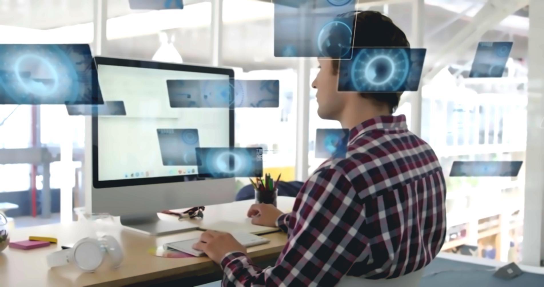 Teamleden in gesprek tijdens ontwikkelproces